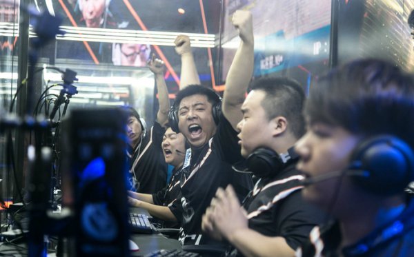 于阵容的 于阵容的